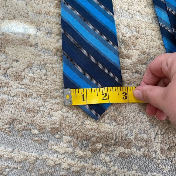 Calvin Klein Blue Striped 100% Silk Neck Tie Extreme Slim - Picture 2 of 3